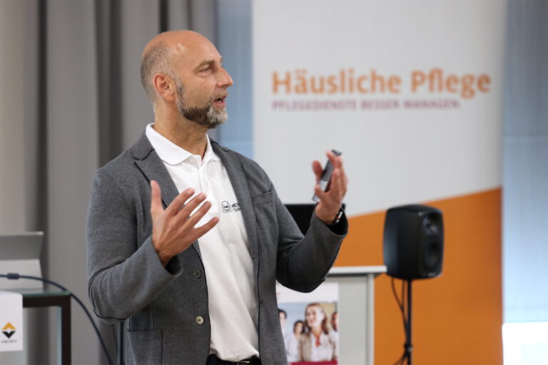 Jürgen Ohr von "Mein Fuhrpark" auf dem Häusliche Pflege PDL Kongress 2021 in Dortmund
